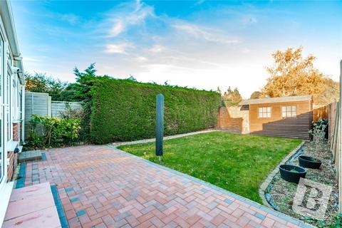 3 Willow Way, Romford, RM3 0HE