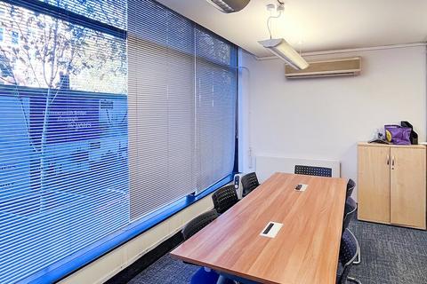 Office to rent - Hammersmith W6