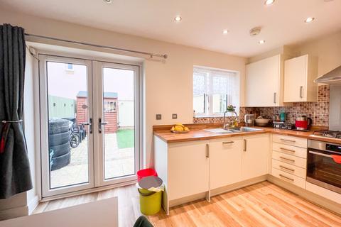 3 bedroom end of terrace house for sale - Gauting Road, Patchway, Bristol, Gloucestershire, BS34