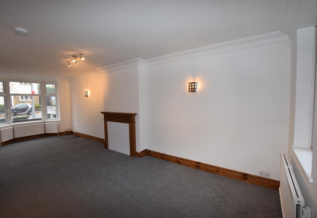 High Street, London Colney, St Albans, AL2 2 bed terraced house to rent