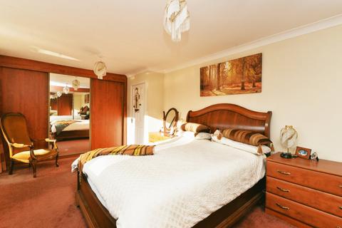 3 bedroom detached house for sale - Lymington Road, New Milton, Hampshire, BH25