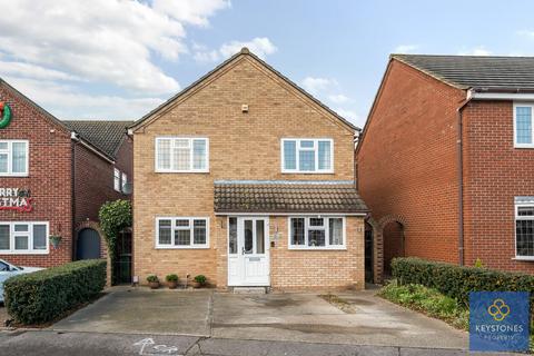 5 bedroom detached house for sale - Calmore Close, Hornchurch, RM12