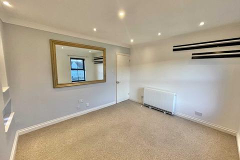 undefined, McMullan Close, Wallingford