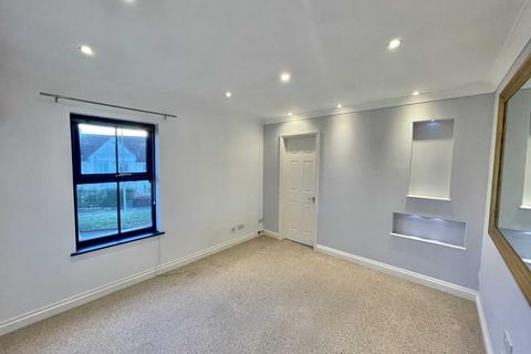 undefined, McMullan Close, Wallingford