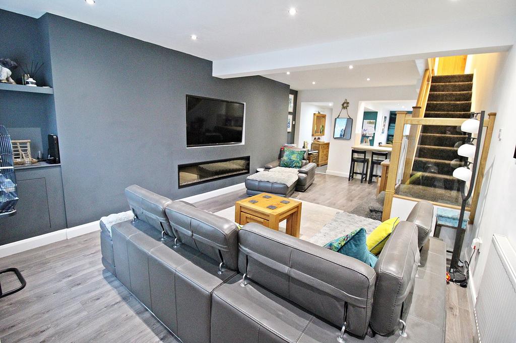 Talbot Green, Pontyclun CF72 4 bed terraced house for sale £299,950