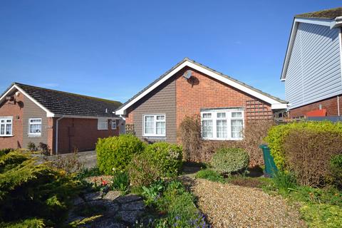 2 bedroom detached bungalow for sale - The Horseshoe, Selsey, PO20