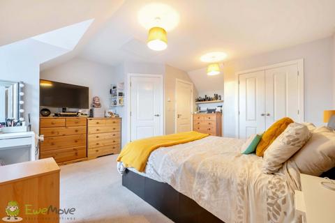 4 bedroom semi-detached house for sale, Royal Gardens, Tadley, Hampshire, RG26