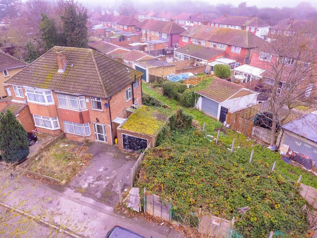 Berwick Avenue, Hayes UB4 3 bed semidetached house for sale £575,000