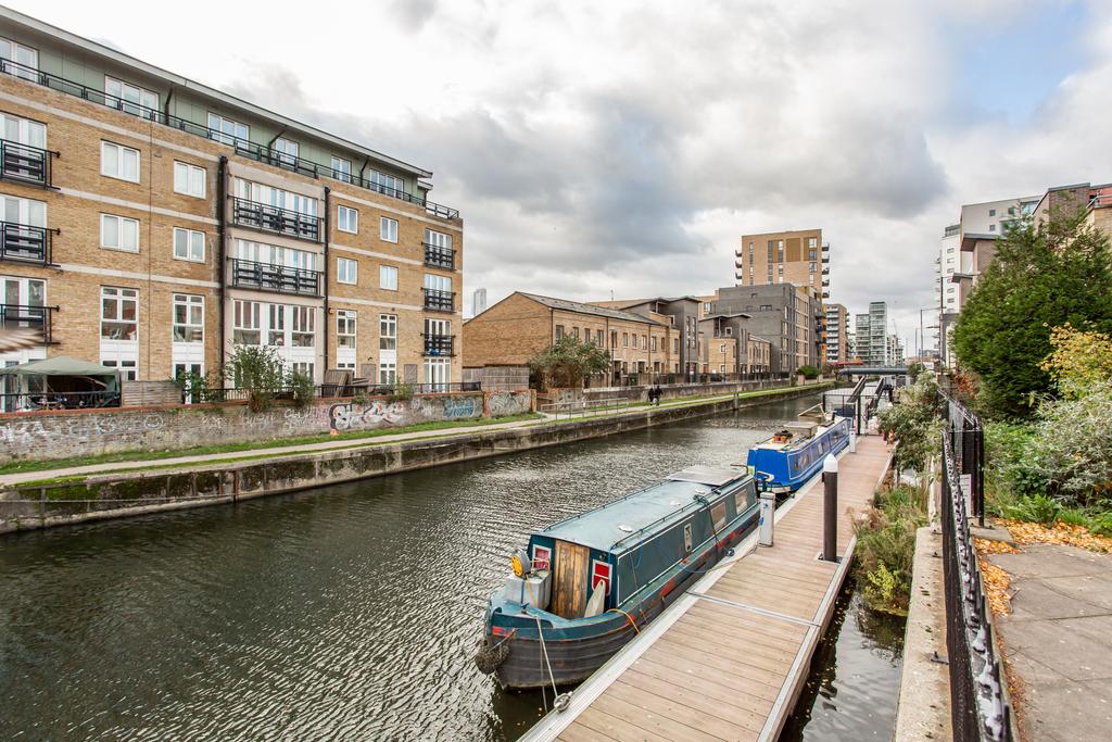 Canal Side Setting