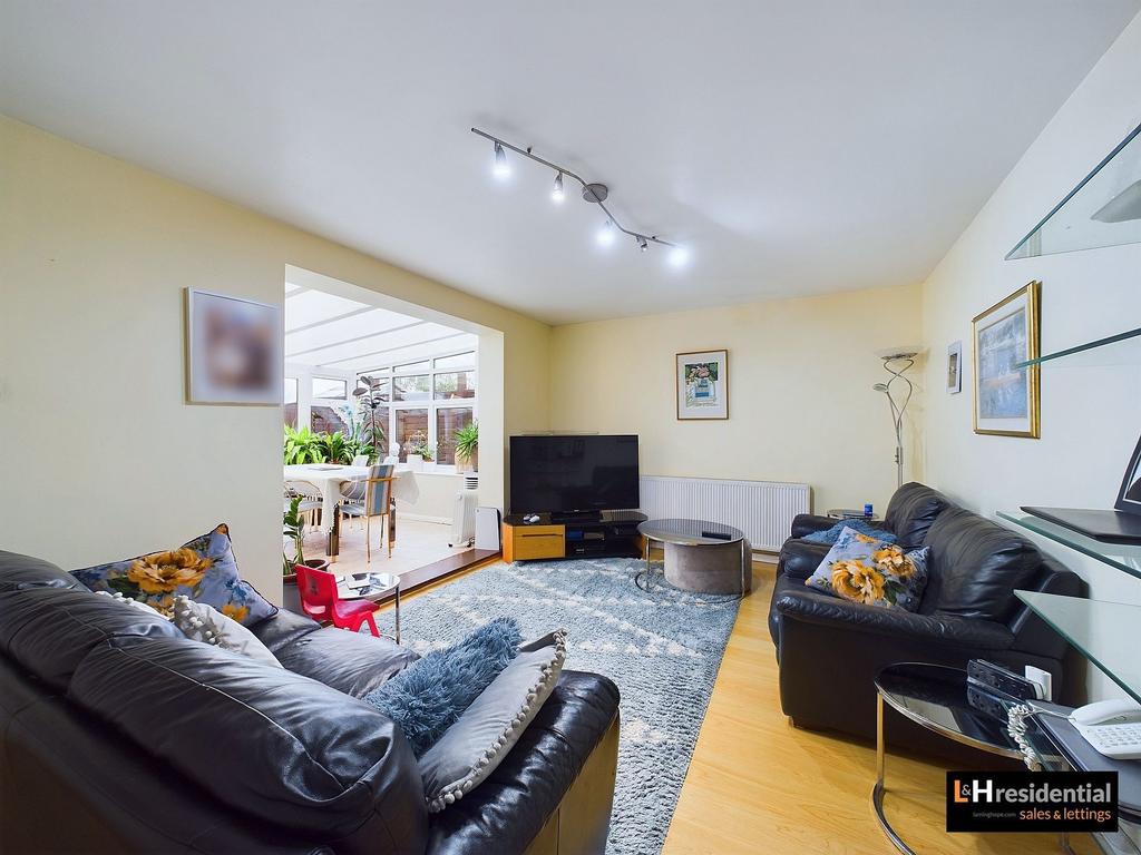 Borehamwood, Borehamwood WD6 3 bed detached bungalow for sale £599,950