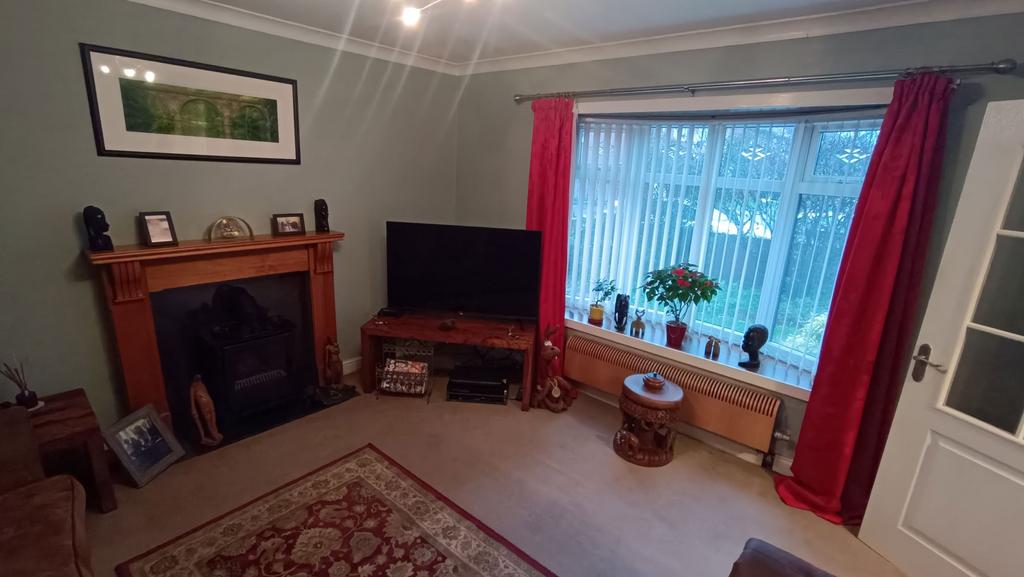 Ede Avenue, South Shields, Tyne and Wear, NE34 7EB 3 bed semidetached