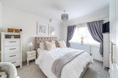 33 Berryfield, Coate, Swindon, SN3 6FB