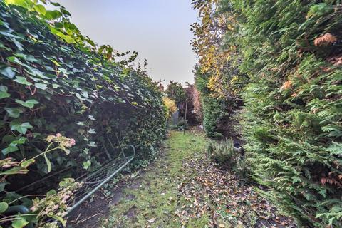 9 Bronson Road, London, SW20 8DZ