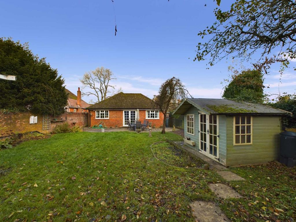 Stokenchurch HP14 3 bed detached bungalow for sale £625,000