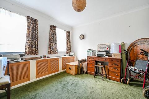 130 Dorking Road, Chilworth, Guildford, GU4 8NS