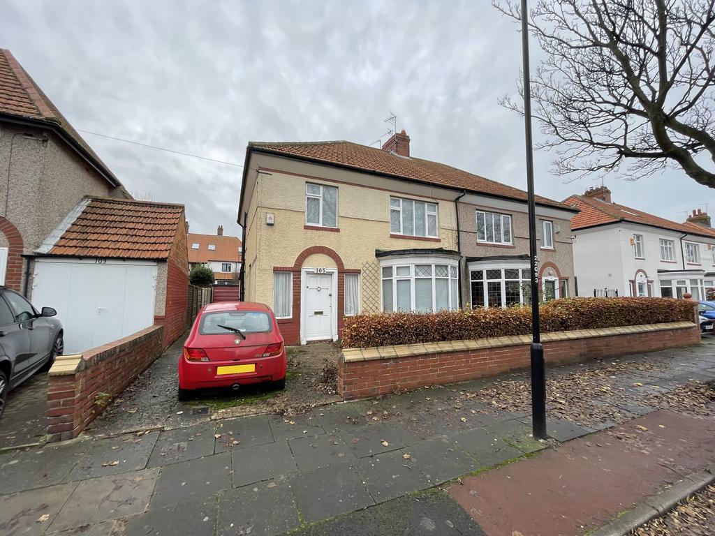 Queens Road, Whitley Bay, Tyne & Wear, NE26 3AT 3 bed semidetached