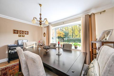 3 Birch Grove, Woking, GU22 8NB