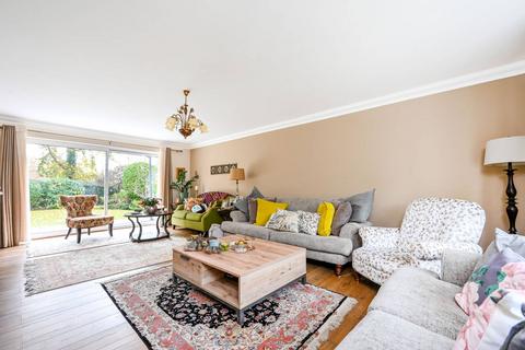 3 Birch Grove, Woking, GU22 8NB