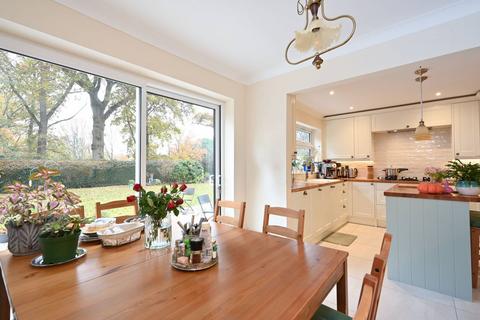 3 Birch Grove, Woking, GU22 8NB