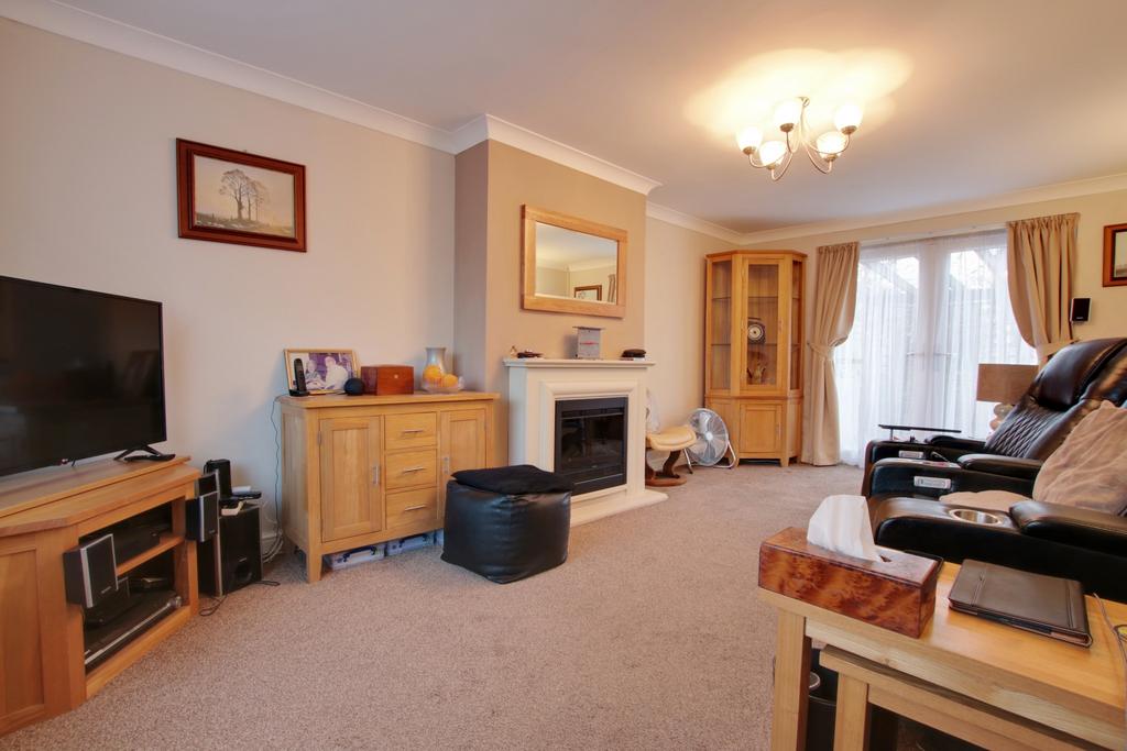 CRANBORNE WALK, FAREHAM 3 bed end of terrace house for sale £275,000
