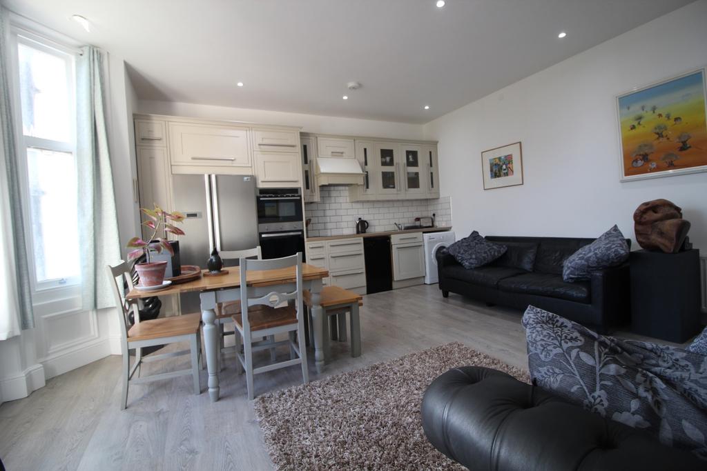 County Heights, 30 Hinton Road, Bournemouth, Dorset, BH1 2 bed flat £