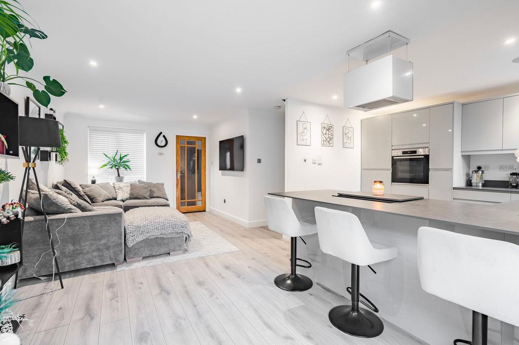 Douglas Close, Carlton Colville, NR33 3 bed detached house for sale £