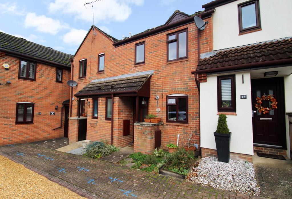 Fairlight Drive, Uxbridge, Greater London 2 bed terraced house for sale