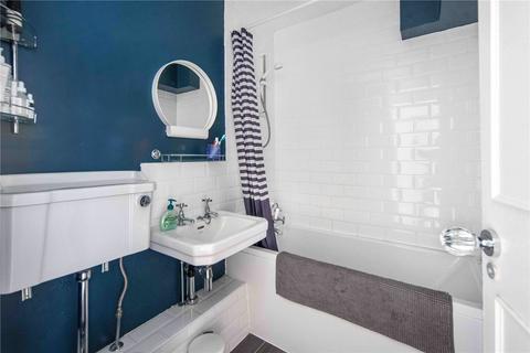 18 Athlone Close, London, E5 8HD