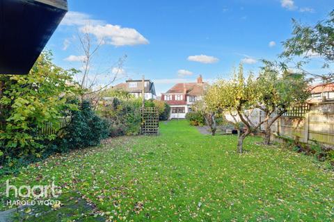 25 The Ridgeway, Harold Wood, Romford, RM3 0DS