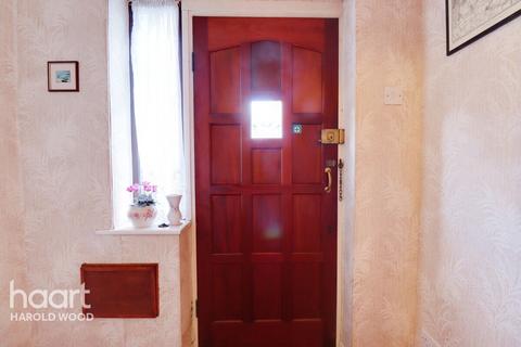 25 The Ridgeway, Harold Wood, Romford, RM3 0DS