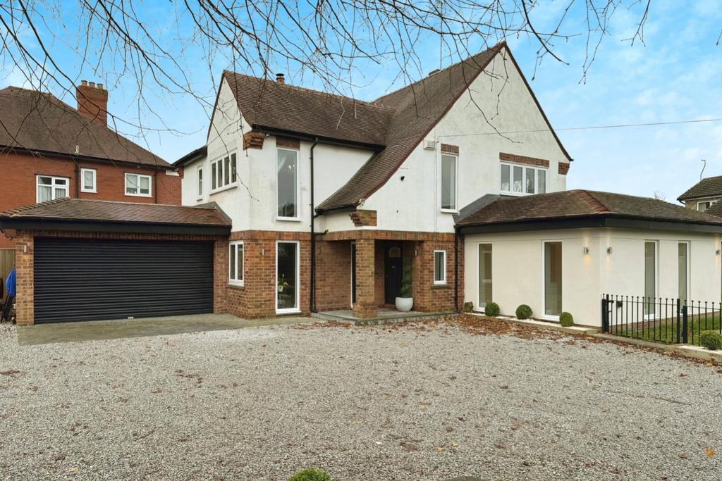 Heads Lane, Hessle, East Riding Of Yorkshire, HU13 0JT 4 bed detached