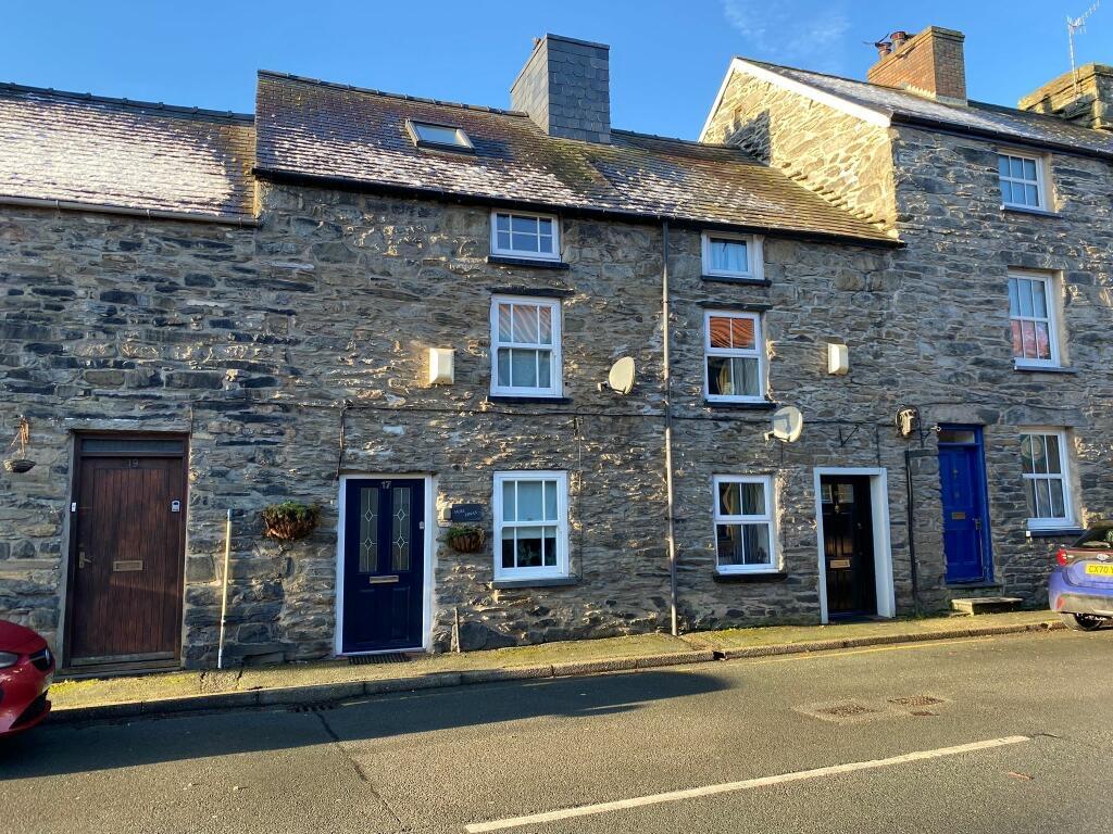Heol Aran, Bala LL23 3 bed terraced house to rent £650 pcm (£150 pw)