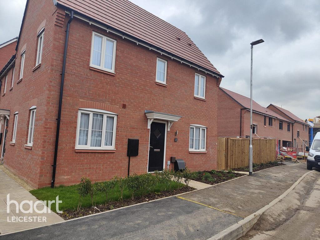 Bossu Drive, Oadby 3 bed semidetached house for sale £157,500