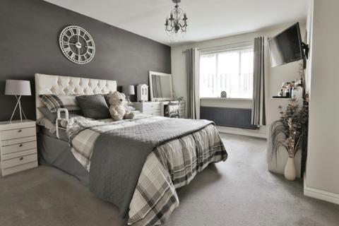 4 bedroom detached house for sale - Parnham Drive, Hull, HU7 3JJ