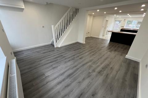 86 Amos Hill, Tonypandy, CF40 1PP