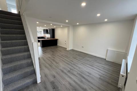 86 Amos Hill, Tonypandy, CF40 1PP