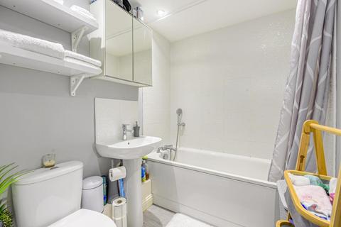 2 Elsom Path, Aylesbury, HP19 8JQ