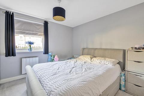 2 Elsom Path, Aylesbury, HP19 8JQ