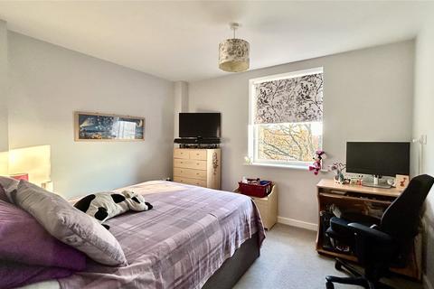 1 bedroom apartment for sale, Westbury Mansions, Old Bracknell Lane West, Bracknell, Berkshire, RG12