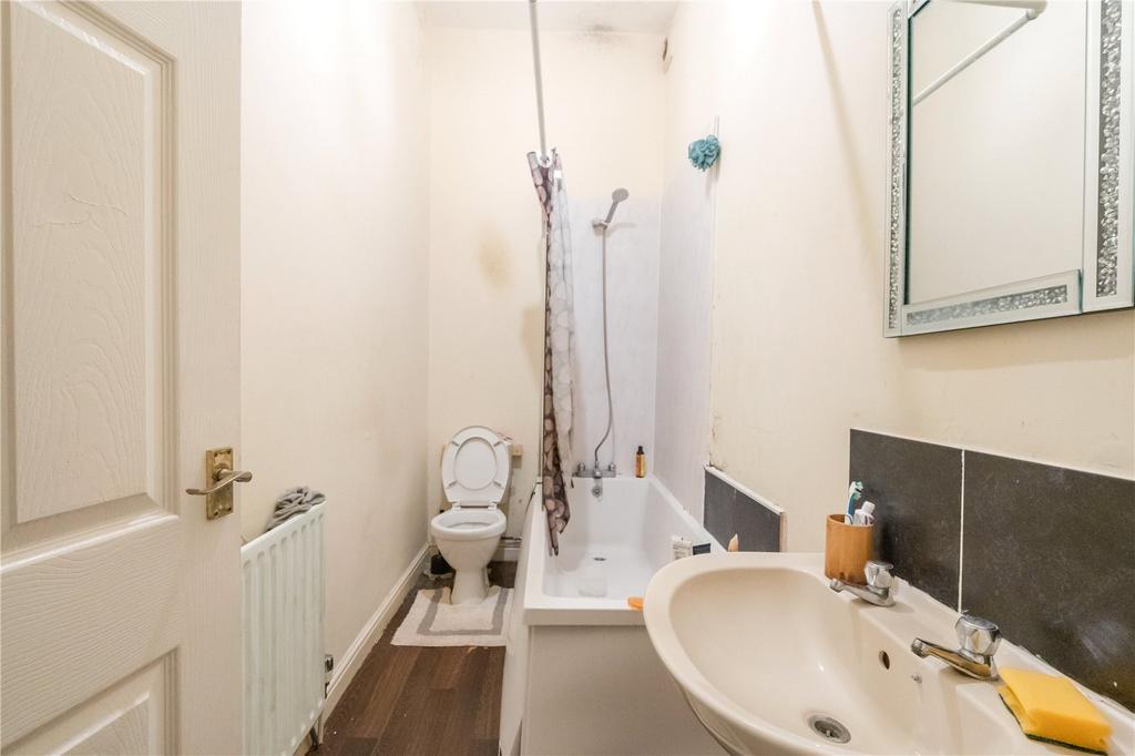 221b - Bathroom