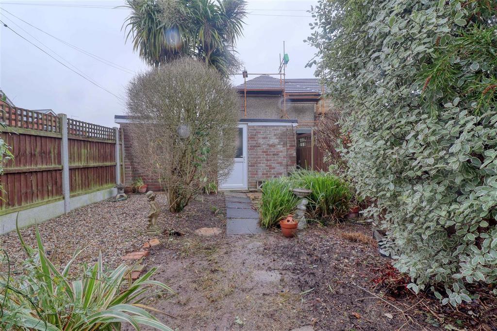 Detached Garage