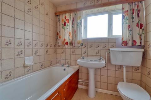 1 Blanchard Close, Kirby Cross, Frinton-on-sea, CO13 0NE