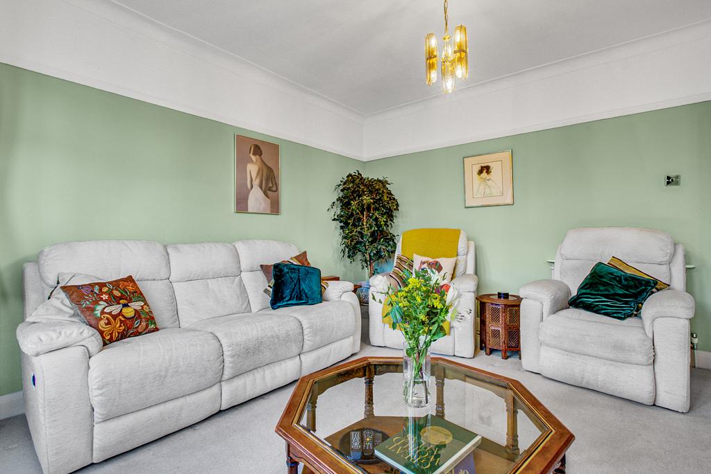 Links Side, Enfield EN2 3 bed semidetached house for sale £800,000