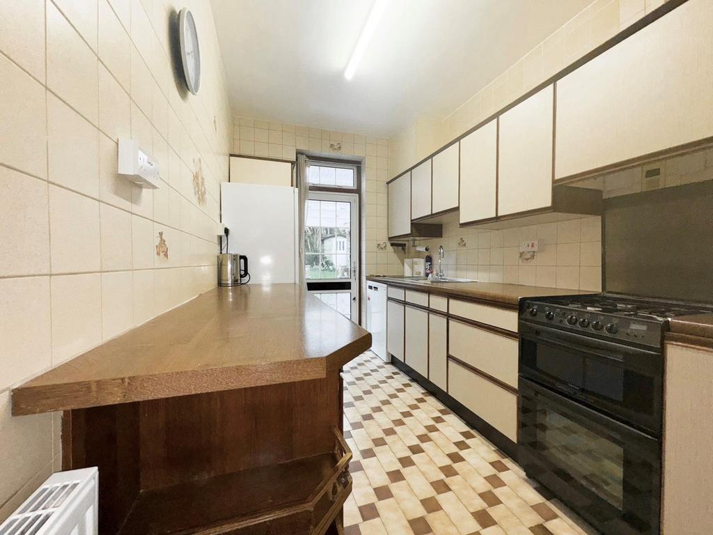 Ridgeview Road, Whetstone, N20 4 bed semidetached house to rent £2,600 pcm (£600 pw)