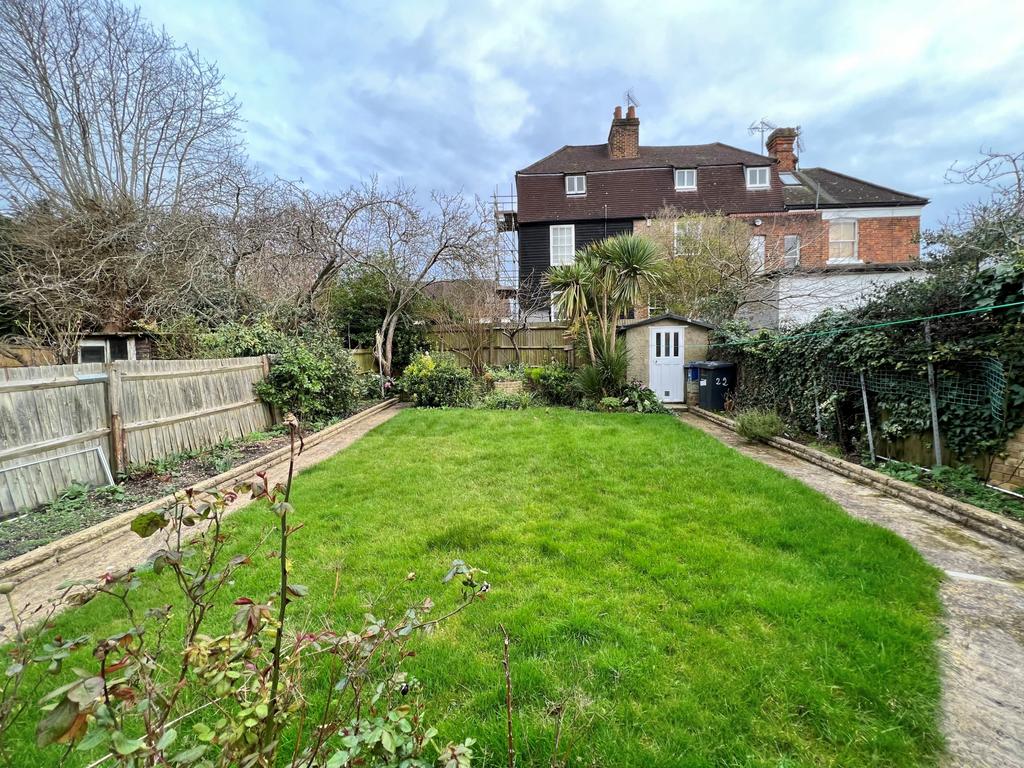 Ridgeview Road, Whetstone, N20 4 bed semidetached house to rent £2,600 pcm (£600 pw)