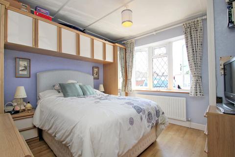 2 bedroom detached bungalow for sale - Whiteheart Avenue, Uxbridge, Greater London