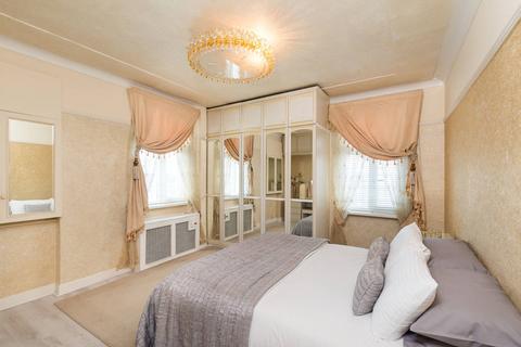 3 bedroom flat to rent, Brompton Road, Chelsea, London, SW3