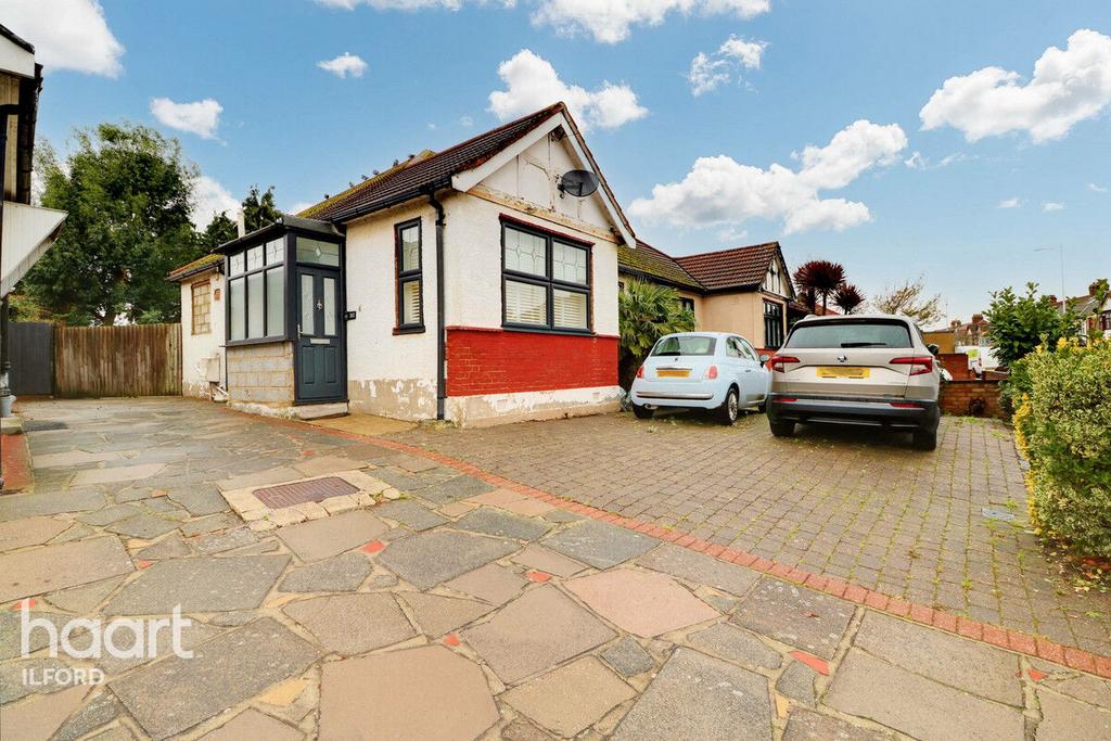 Aldborough Road South, Ilford 2 bed semidetached bungalow for sale £