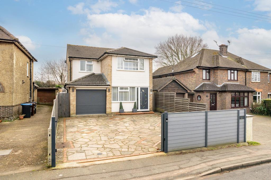 Farleigh Road, Warlingham, CR6 4 bed detached house £700,000