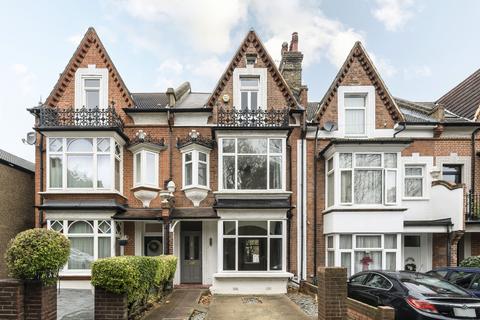 4 bedroom terraced house to rent, Wellington Gardens, London, SE7
